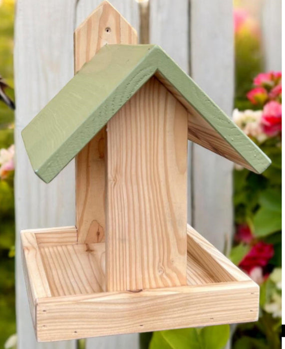 Dobby Fence Mounted Bird Feeding Table